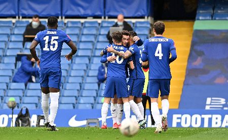 Chelsea players celebrating their win vs Sheffield United.